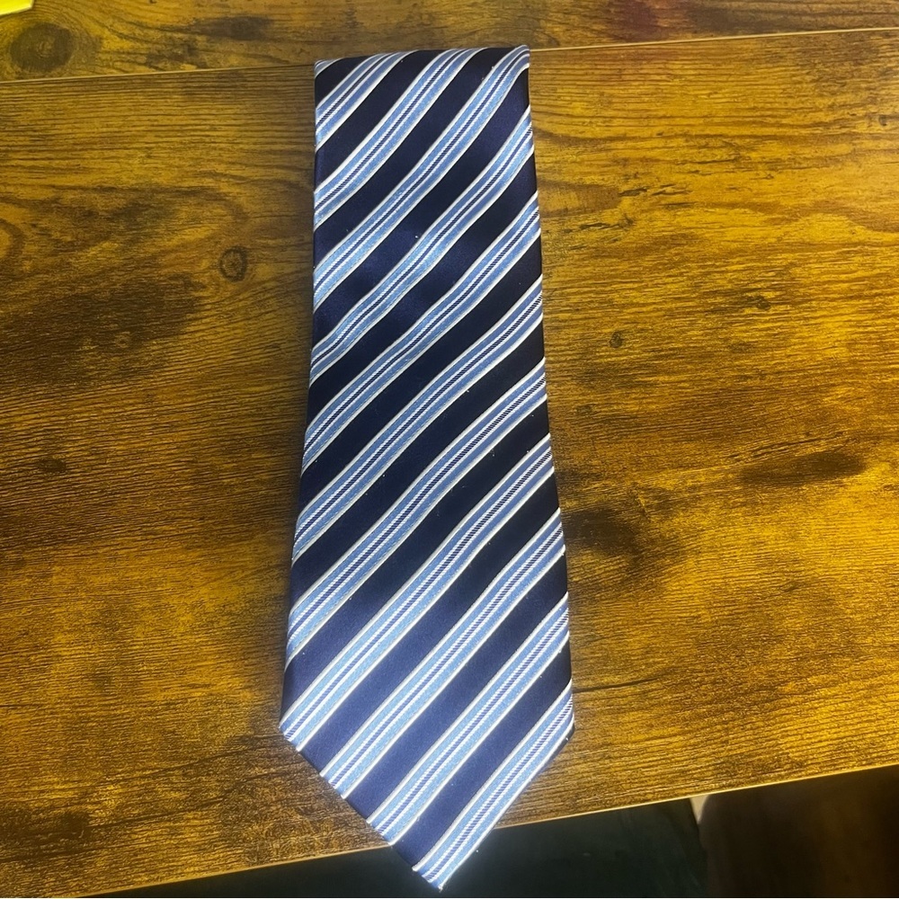 Donald Trump Signature Collection Silk Tie Blue Stripe‎ 59” Length X 3.5” Width